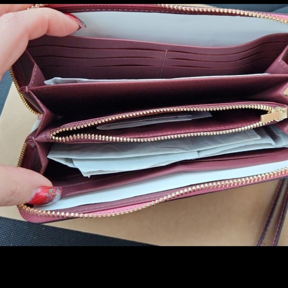 SOLD.  New Rouge Leather Coach Long Zip Around Wallet with removable wrist strap - Picture 2 of 4